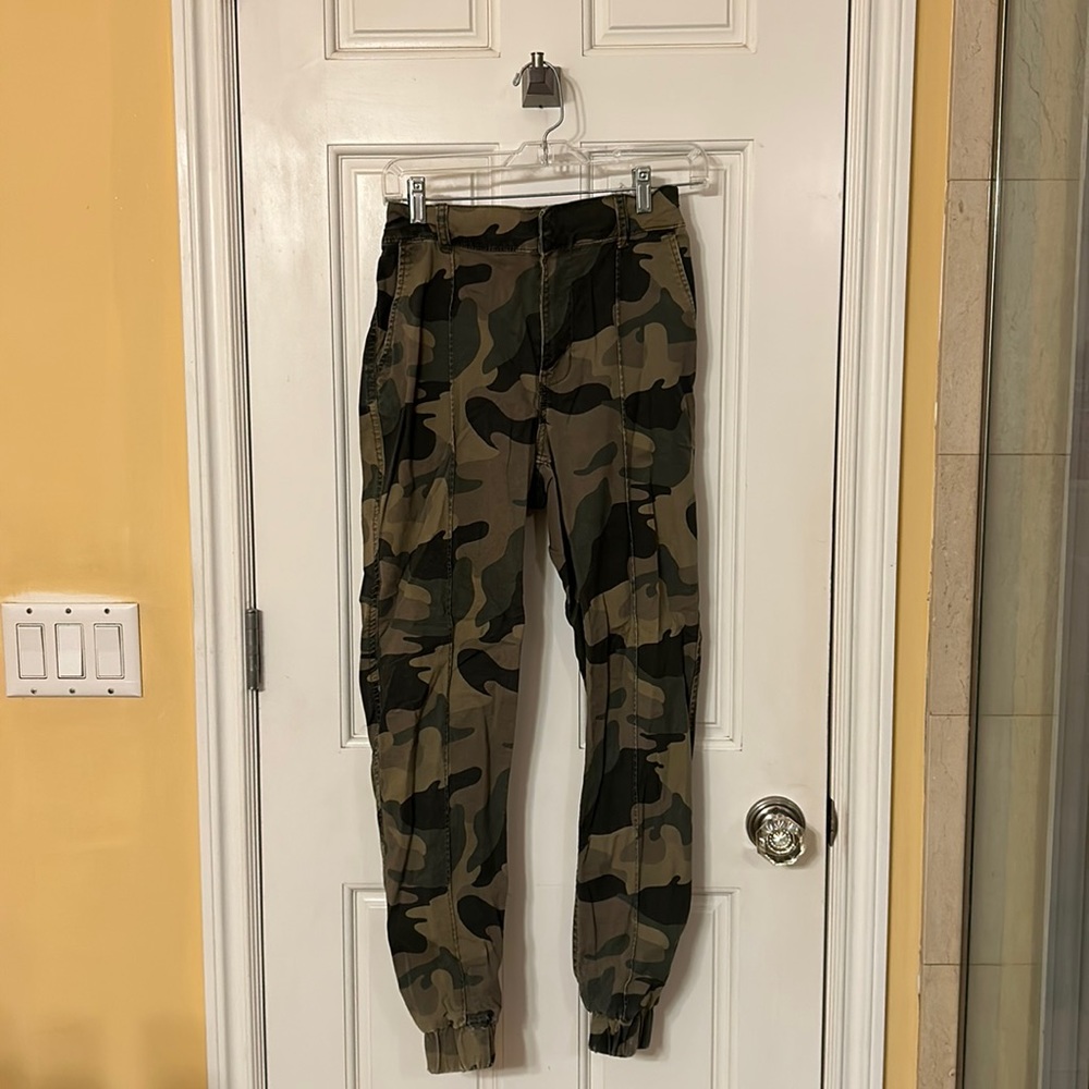 Hollister California Ultra High Rise Camouflage Pants
